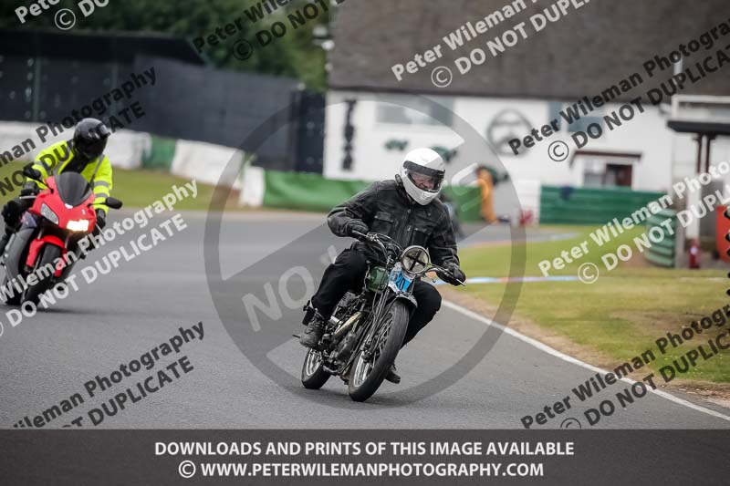 Vintage motorcycle club;eventdigitalimages;mallory park;mallory park trackday photographs;no limits trackdays;peter wileman photography;trackday digital images;trackday photos;vmcc festival 1000 bikes photographs